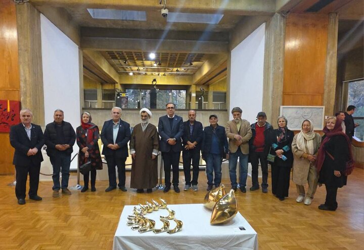 خسروپناه: نمایشگاه هنرمندان پیشکسوت نمادی حکمت بنیان است