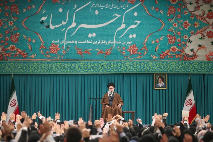 الگوی زن تراز در نگاه رهبر انقلاب؛ انسان عرشی و کنشگر اجتماعی