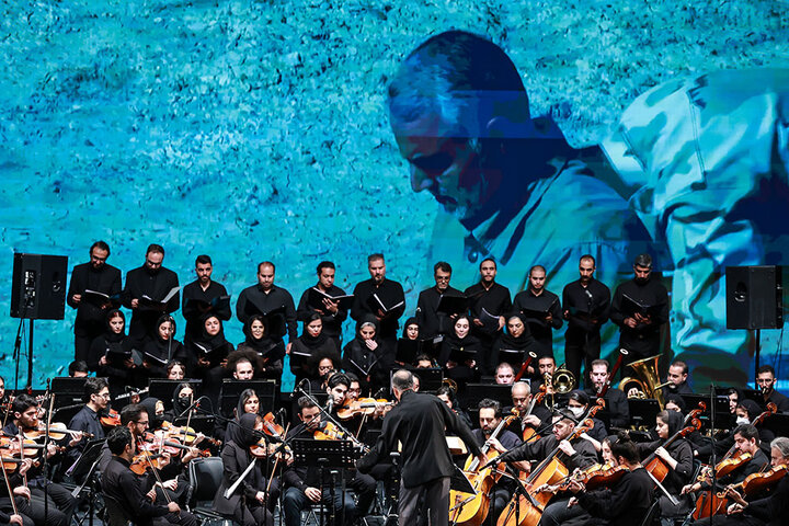 «ایرانمرد» در وحدت رونمایی شد؛ شنیدن چند موسیقی به احترام حاج قاسم