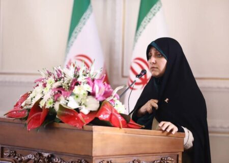 بهروزآذر: روایت واحد و واقعی از زن ایرانی به دنیا ارائه دهیم