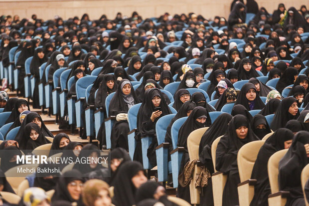 تشکیل حلقههای میانی در جامعهالزهرا(س) برای اطلاعرسانی پذیرش طلاب