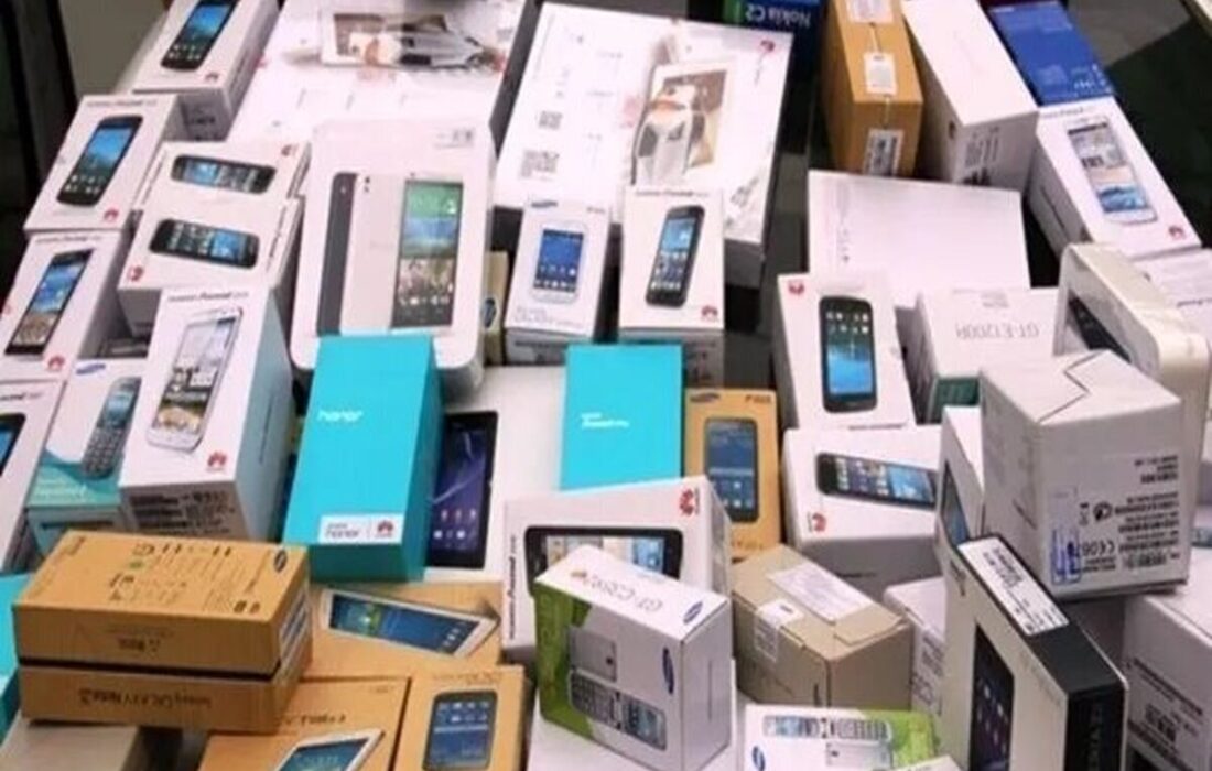حقوق گمرکی واردات گوشی‌های لوکس در بودجه ۱۴۰۵ اعلام شد