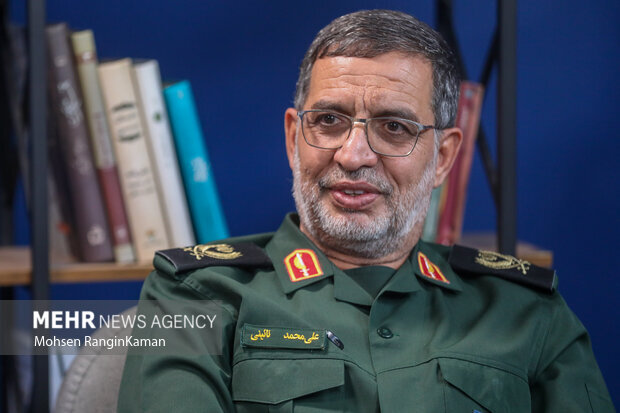 نائینی: دشمن می‌خواهد از دستاوردهای پهپادی ما استفاده کند