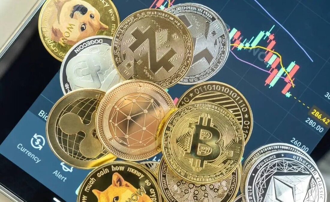 نبرد خریداران و فروشندگان کریپتو در آذر؛ آینده بیت‌کوین و آلت‌کوین‌ها چه می‌شود؟