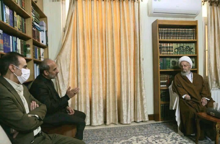 آیت الله مکارم شیرازی: گرانی ها از دغدغه‌های جدی جامعه است