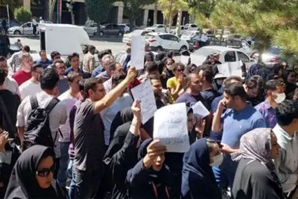 اغتشاشگران در مشهد پیک موتوری را مجروح کردند