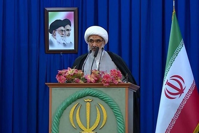 امام جمعه بوشهر: آمریکا دنبال چپاول منابع نفت، گاز و ثروت‌های ملی است