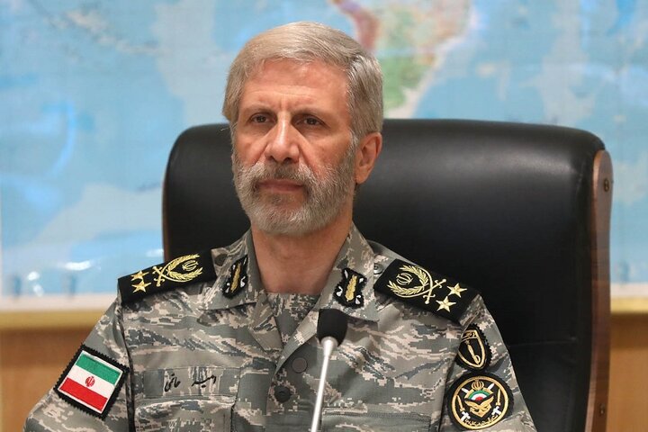 امیر حاتمی: تحرکات دشمن را رصد می‌کنیم؛ دست ما روی ماشه است
