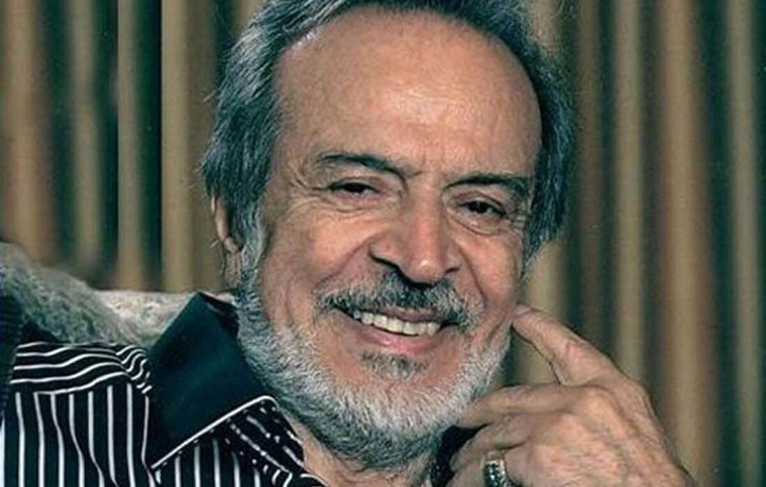 ایرج قادری در دفترش کارش در دهه ۷۰+ عکس