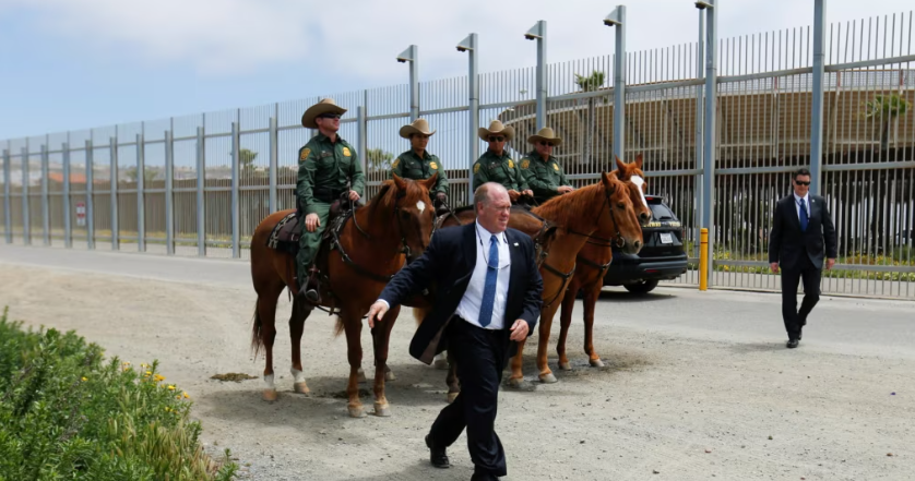 «تام هومن» در خط مقدم؛ آیا اعتراضات مینیاپولیس آمریکا مهار می‌شود؟