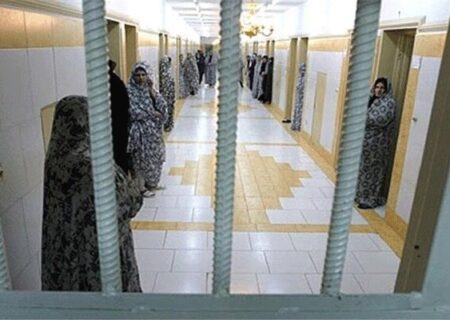 گفت‌وگوی بهروزآذر با زنان بازداشت‌شده اغتشاشات اخیر در زندان قرچک