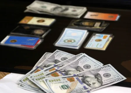 آخرین قیمت طلا و دلار امروز دوشنبه 20بهمن/ قیمت ها بر مدار افزایش + جدول