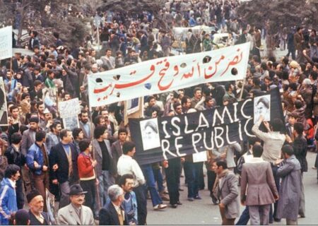 انقلاب،واکنشی سنتی به نوسازی نبود/احیای تمدن، کپی‌برداری از گذشته نیست