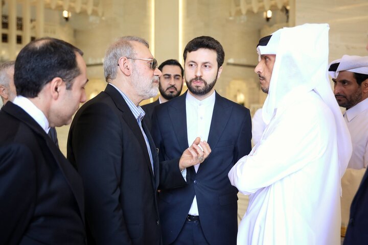 بررسی آخرین تحولات مذاکرات هسته‌ای میان لاریجانی با وزیرخارجه قطر