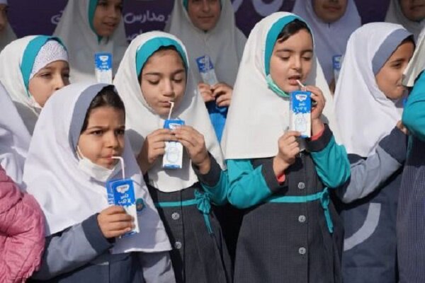 توزیع ۲ میلیون و ۷۰۰ هزار پاکت شیر در مدارس لرستان