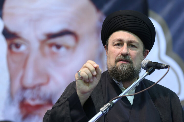 حسن خمینی: انقلاب ایران علیه حکومتی رخ داد که مورد حمایت قدرتها بود
