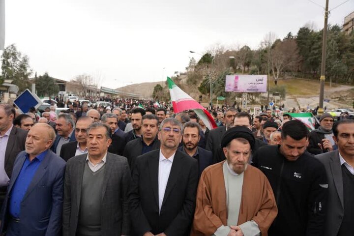 حضور نماینده ولی‌فقیه در لرستان و استاندار در راهپیمایی ۲۲ بهمن