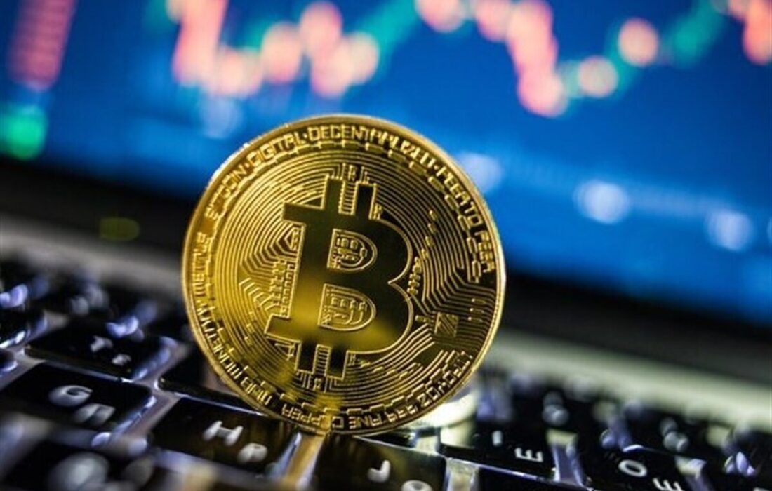 سقوط آزاد بیت‌کوین به زیر ۷۰ هزار دلار/ موج نزولی ادامه دارد؟