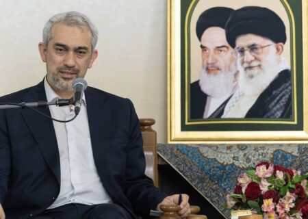 وزیر اقتصاد: توسعه تولیدات صادرات‌محور رویکرد اصلی دولت در مناطق آزاد است