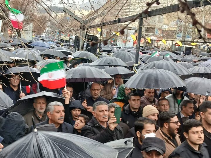 ۲۲ بهمن در سنندج؛ خیابان‌هایی که به نام انقلاب نفس می‌کشیدند