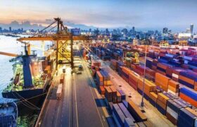 ترخیص ۱۷ هزار کانتینر از بندر کراچی تسریع می شود